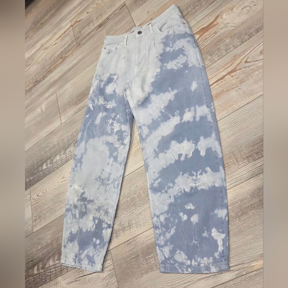 Pilcro High Rise Straight Tie-Dye Jeans- Light Wash- Super Nice On!!